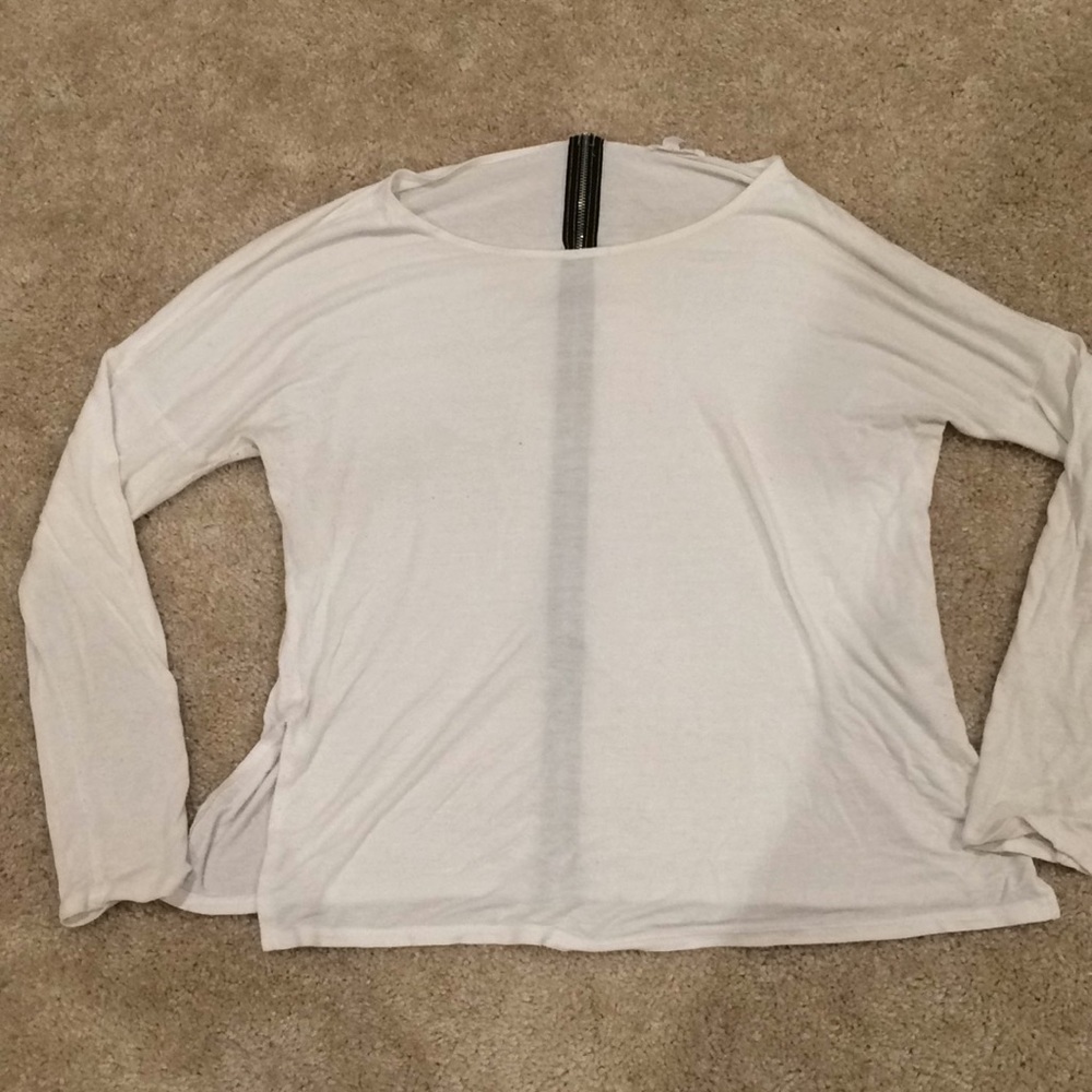 Soft and flowy white shirt with a zipper